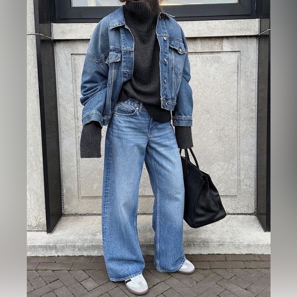 Forever21 embroidered jeans jacket •Size:small •No damage•Relaxed casual fit - Picture 8 of 8